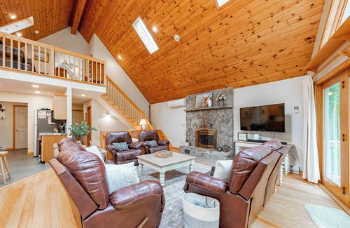 Blakeslee House | New! Tullamore: Lake Access, Dogs Welcome, Hot Tub, Dock Slip!