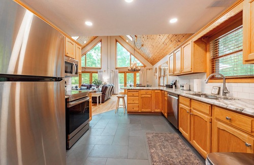 Blakeslee House | New! Tullamore: Lake Access, Dogs Welcome, Hot Tub, Dock Slip!