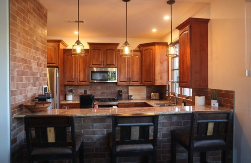 Uptown Sedona House | New Uptown Listing: Pool, Roof Deck, Heated Outdoor Dining, Hot tub, 75" TV!