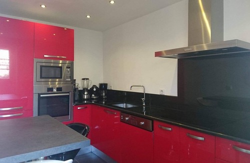 Occhiatana Villa | New villa with garden area and modern fitted kitchen