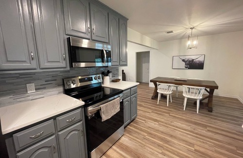 Hewitt House | New! Waco Ranch Retreat, Updated, Clean, Safe, Quiet Home near Magnolia/Baylor