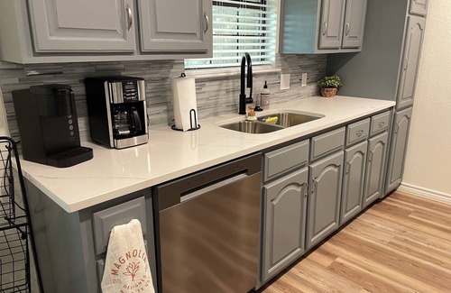 Hewitt House | New! Waco Ranch Retreat, Updated, Clean, Safe, Quiet Home near Magnolia/Baylor