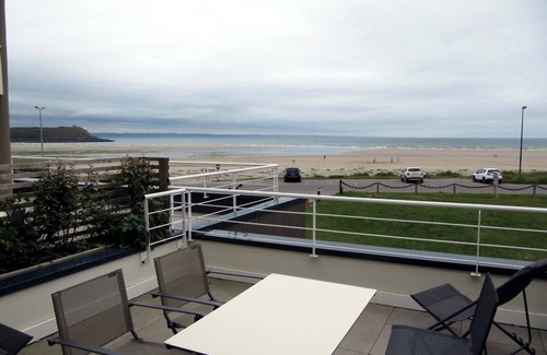 Plomodiern Apartment | New waterfront rental with sea view