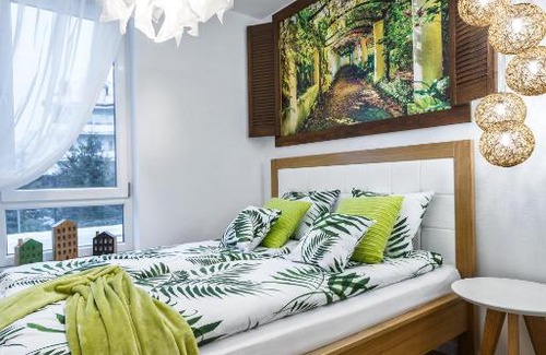 Rzeszow Apartment | New Wave Apartment Tropical