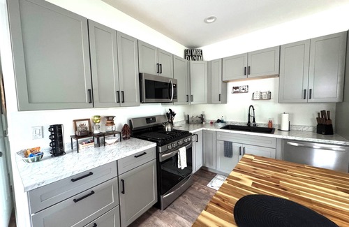 Wasilla House | NEW & welcoming guesthouse in family-friendly neighborhood close to town