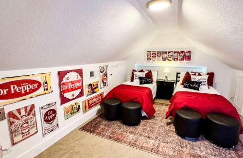 Austin Ave. House | New White On Columbus Family Gathering Place