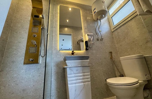 Pyramids Gardens House | New White Pyramids Inn