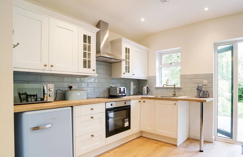Bugle House | New with special offers - Purrfect Retreat sleeps 4+dogs