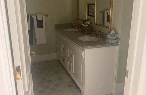 Stratham Ski Chalet | New Years & Christmas Getaway - 10 Bedroom Mansion for Large Families Seeking Luxury Hottub, Theater