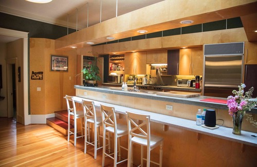 Central Area Apartment | New York Style Loft Located In A Historic Building In Downtown Salem, Oregon.