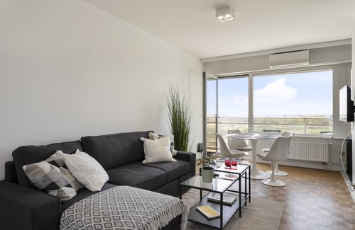 Antwerp Apartment | New-York style studio (free parking/NETFLIX & sunny terrace)