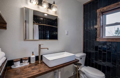 Prescott House | New York Themed | Boutique Suite