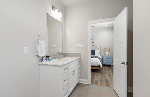 Youngsville Apartment | NEW Youngsville Escape KING Beds Cajun Luxury WiFi