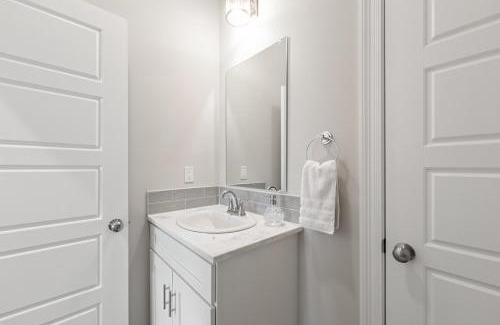 Youngsville Apartment | NEW Youngsville Escape KING Beds Cajun Luxury WiFi