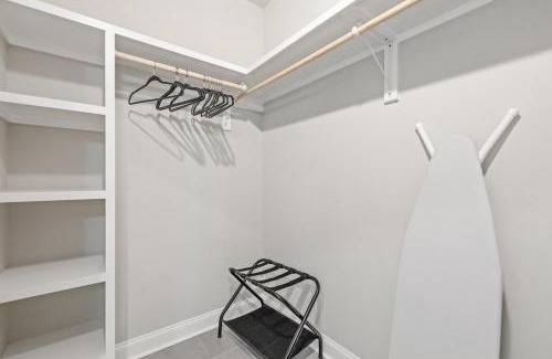 Youngsville Apartment | NEW Youngsville Escape KING Beds Cajun Luxury WiFi