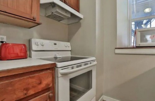 Newburyport Apartment | Newburyport Classic Brick Two Story Apartment