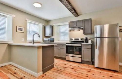 Newburyport Apartment | Newburyport Historic Brick Two Story Apartment