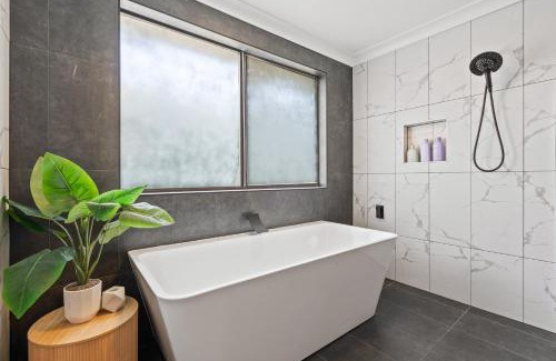 Hamilton House | Newcastle Escape 4-Bedroom House