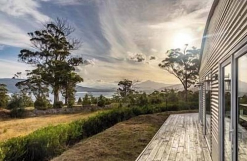 Dover House | NewHaven, private retreat overlooking Dover Bay