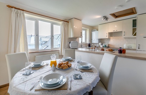 St Merryn Apartment | Newland - Two Bedroom Apartment, Sleeps 4