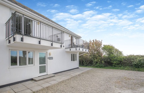 St Merryn Apartment | Newland - Two Bedroom Apartment, Sleeps 4