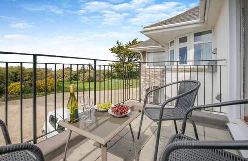 St Merryn Apartment | Newland - Two Bedroom Apartment, Sleeps 4