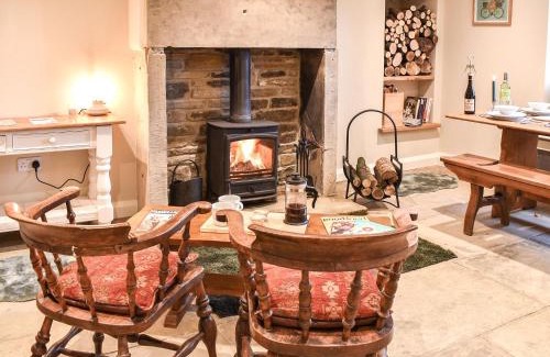Halifax House | Newlands Farm Cottage Halifax