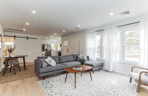 Hollowville House | Newley Renovated Contemporary Hudson Home 3-bedrooms 120 Acres with pond