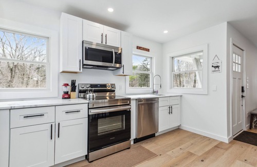 Hollowville House | Newley Renovated Contemporary Hudson Home 3-bedrooms 120 Acres with pond