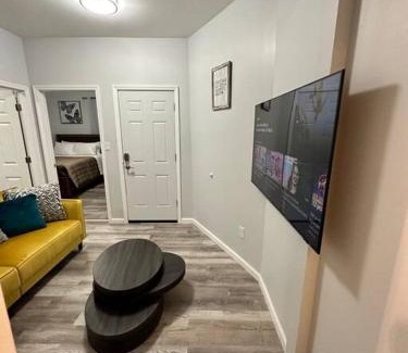 Schenectady Apartment | Newly 5 Star 3 Beds 1 Bath ideal Short term rental