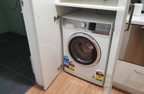 Khandallah Apartment | Newly built 1 bedroom unit in central Khandallah