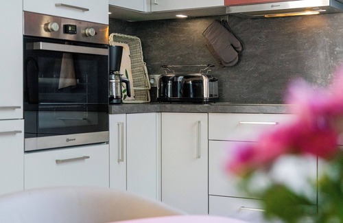 Eilsum Apartment | Newly built apartment (80sqm) with balcony directly on the water near Greetsiel!