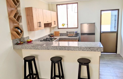 Manta House | Newly-built House, 3 Bedrooms + 2 Bathrooms & Hot Showers