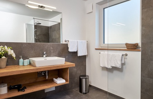 Bitzenhofen Apartment | Newly built, modern 3-room luxury apartment near Lake Constance