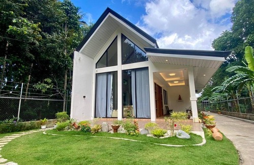 Dipolog House | Newly built modern house with garden view. We are pet-friendly!