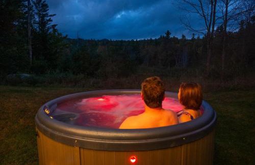 Elizabethtown House | Newly-built mountain lodge with hot tub and 87 acres