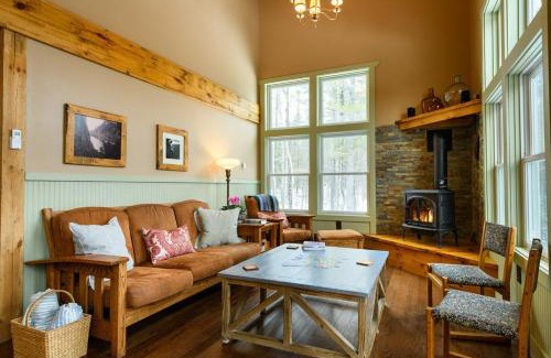 Elizabethtown House | Newly-built mountain lodge with hot tub and 87 acres