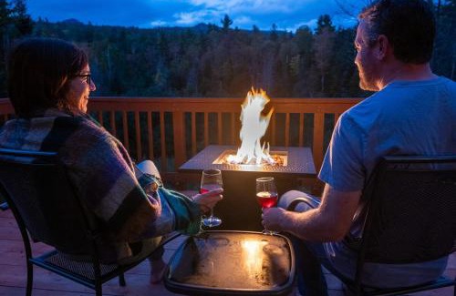 Elizabethtown House | Newly-built mountain lodge with hot tub and 87 acres