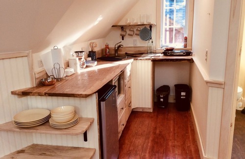 Blue Hill House | Newly built quiet studio apartment near Reversing Falls