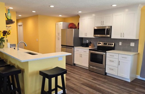 Salem House | Newly Built River View home with Total Privacy in Salem/McMinnville Wine Country