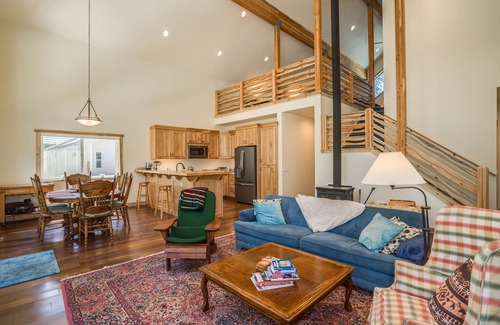 Plain House | Newly built Riverfront cabin with a hot tub and fireplace, sleeps 6 guests.