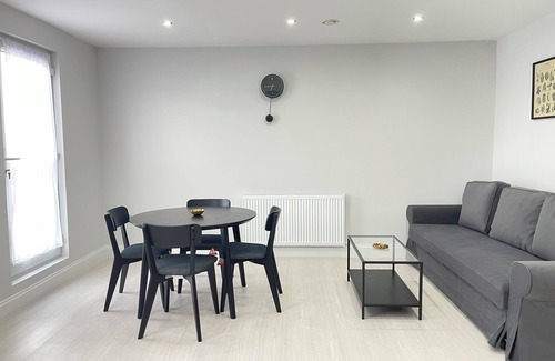 Redbridge Apartment | Newly Built Spacious 1 Bedroom Apartment