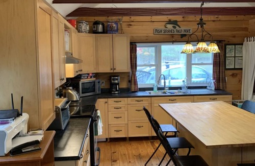 Havelock-Belmont-Methuen Cottage | Newly updated 5 bedroom w excellent fishing