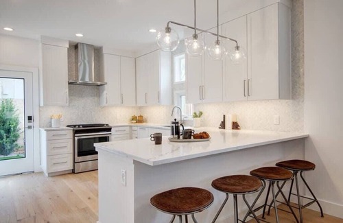 East MLK House | Newly Constructed Chic Home | Hot Tub