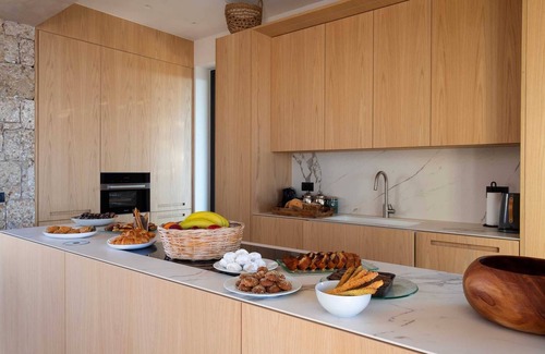 Kilada Villa | Newly constructed Luxurious Family Villa with Infinity Sunset & Tennis court!