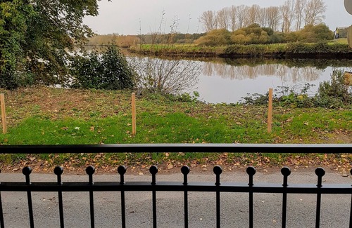 Norwich House | Newly converted barn in stunning riverside location on the Norfolk Broads