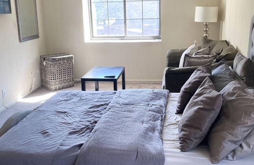 Saint Davids Apartment | Newly Furnished 2 bedroom/2 bathroom