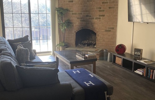 Saint Davids Apartment | Newly Furnished 2 bedroom/2 bathroom