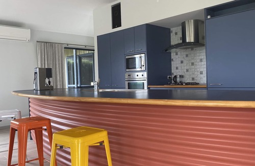 Matarangi House | Newly furnished beach house - 2 min to the beach
