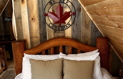 Rapides-des-Joachims Cabin | Newly hand crafted wooden cabin.